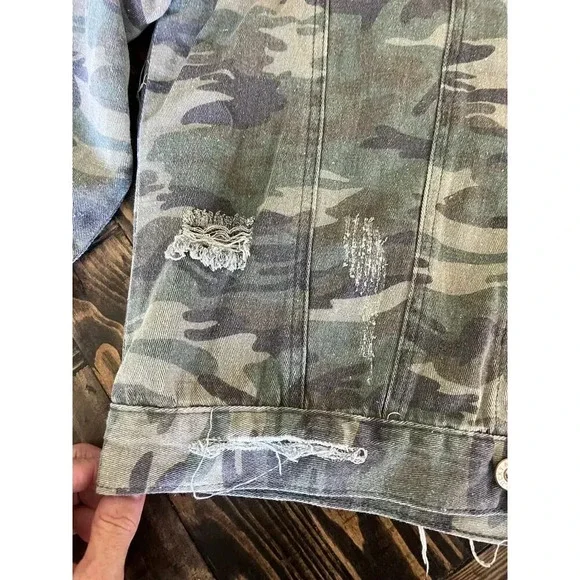 Lucky & Blessed Distressed Camo Jacket Women Medium Transitional Boho Fringe - Picture 10 of 16